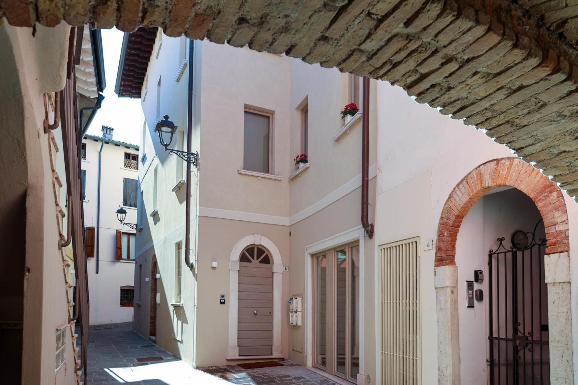 Apartamento Vicolo Dei Signori Desenzano del Garda Exterior foto
