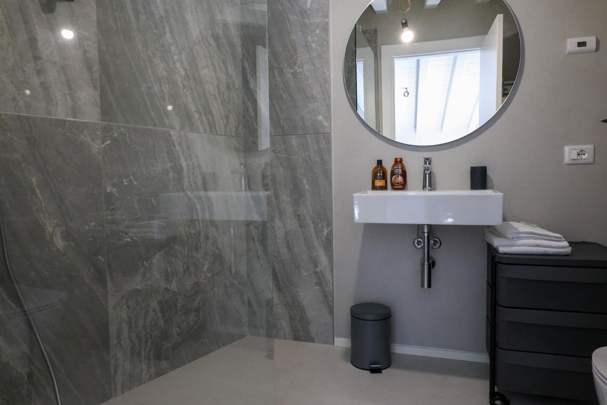 Apartamento Vicolo Dei Signori Desenzano del Garda Exterior foto